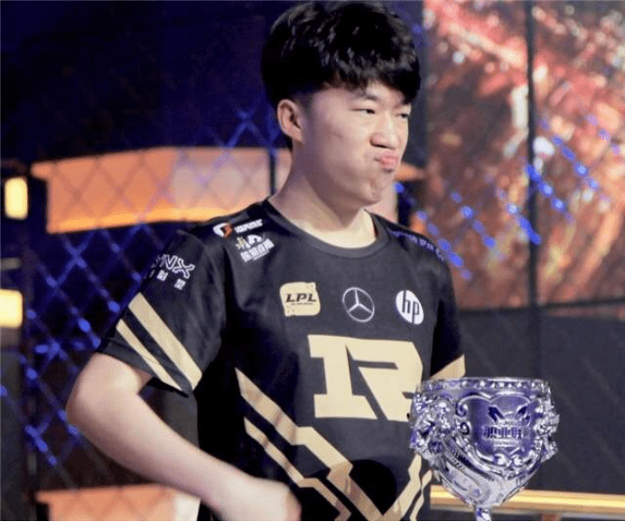 忠实球迷在 忠实球迷在